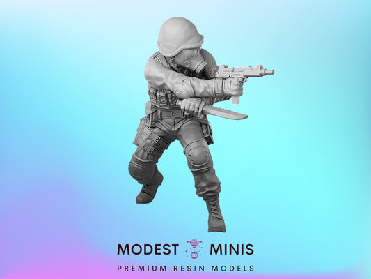 Survivor Hunk | 28mm - 100mm Scale Resin Mini | Zombicide | Vaultz